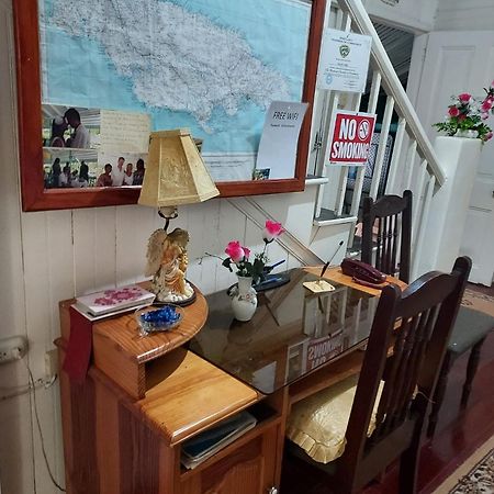Holiday Home - Guest House ポート・アントニオ エクステリア 写真