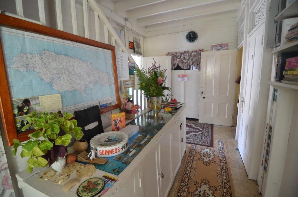 Holiday Home - Guest House ポート・アントニオ エクステリア 写真