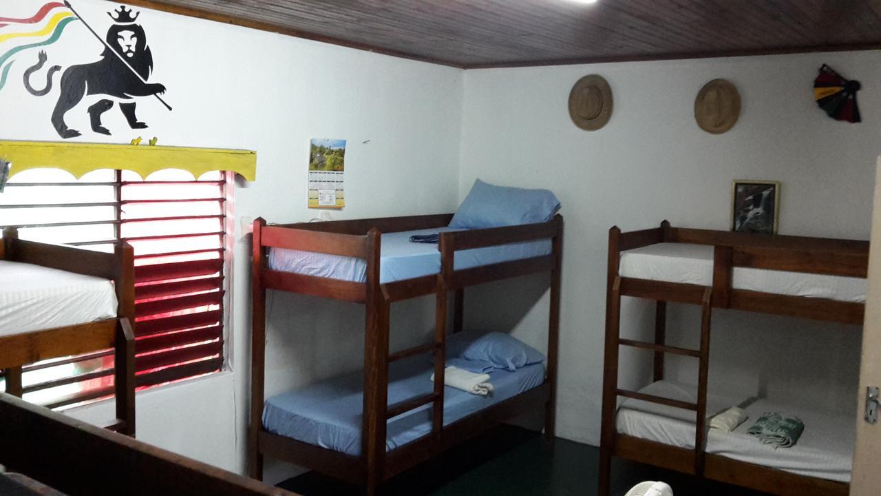 Holiday Home - Guest House ポート・アントニオ エクステリア 写真